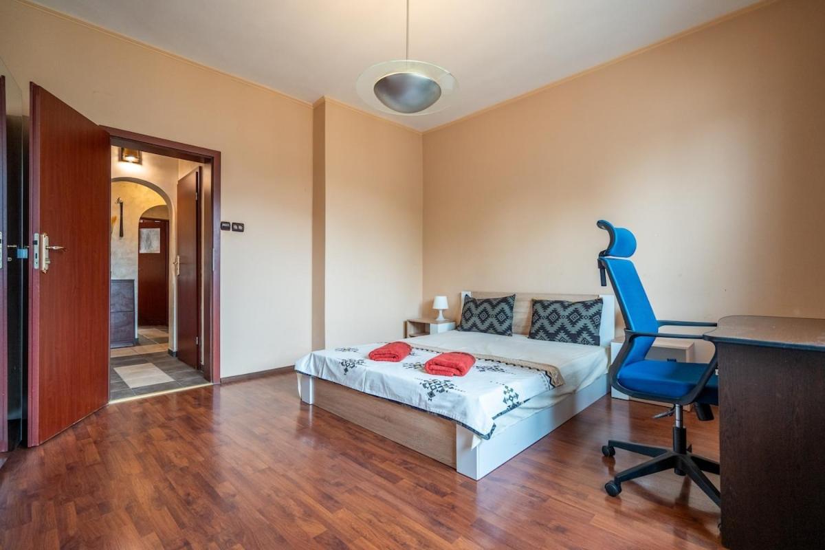 Charming 2bdr Heart Of Main Street *