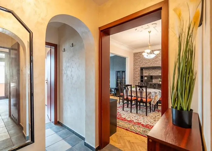 Charming 2Bdr Heart Of Main Street