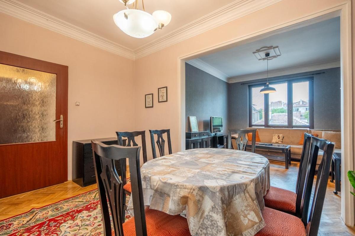 Διαμέρισμα Charming 2bdr Heart Of Main Street *