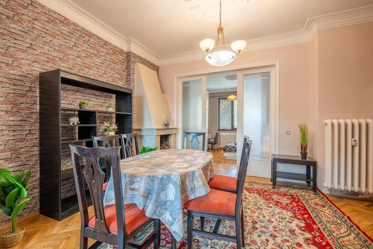 Charming 2bdr Heart Of Main Street Διαμέρισμα *