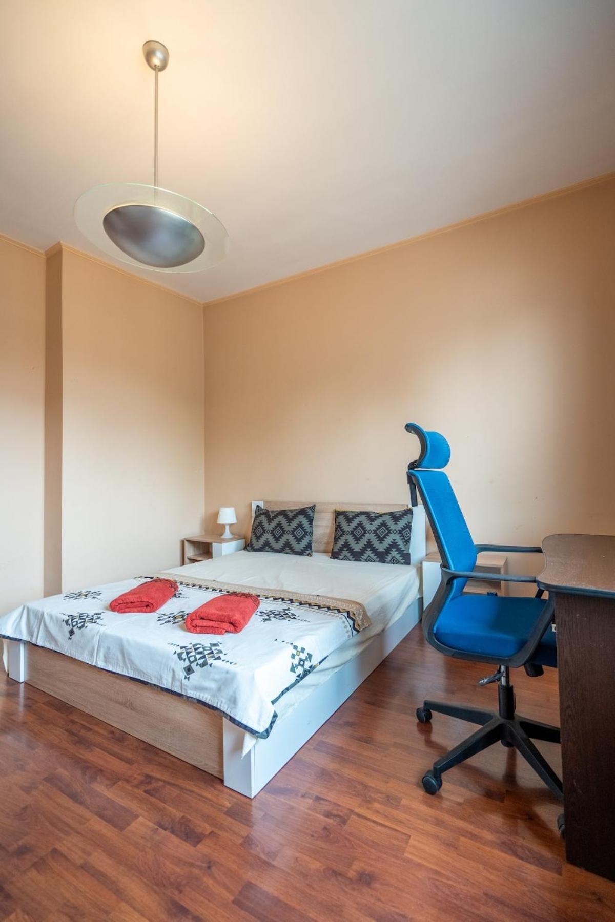 Charming 2bdr Heart Of Main Street Διαμέρισμα Σόφια
