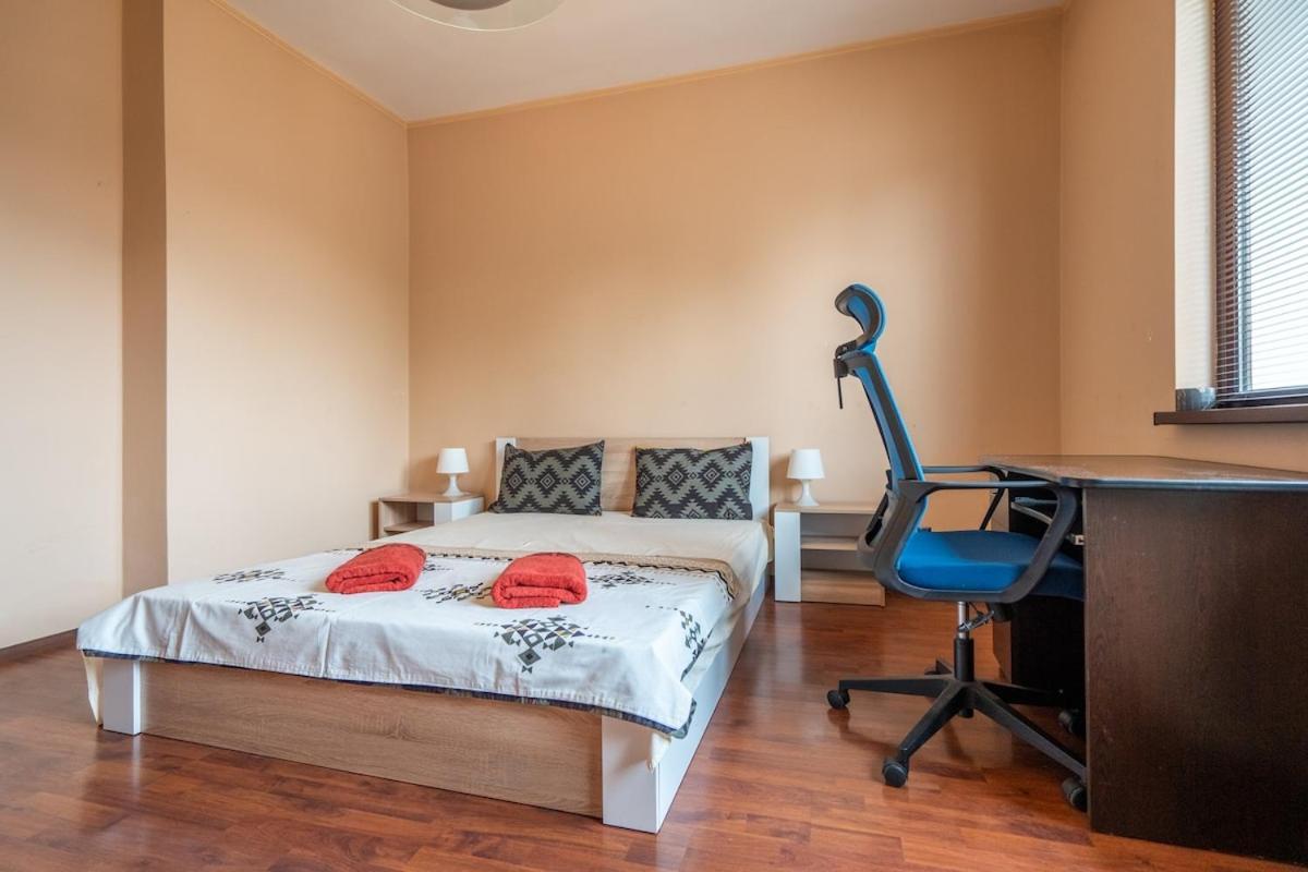 Charming 2bdr Heart Of Main Street * Σόφια