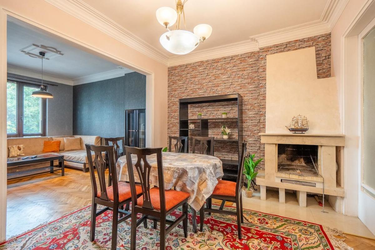 Charming 2bdr Heart Of Main Street * Σόφια