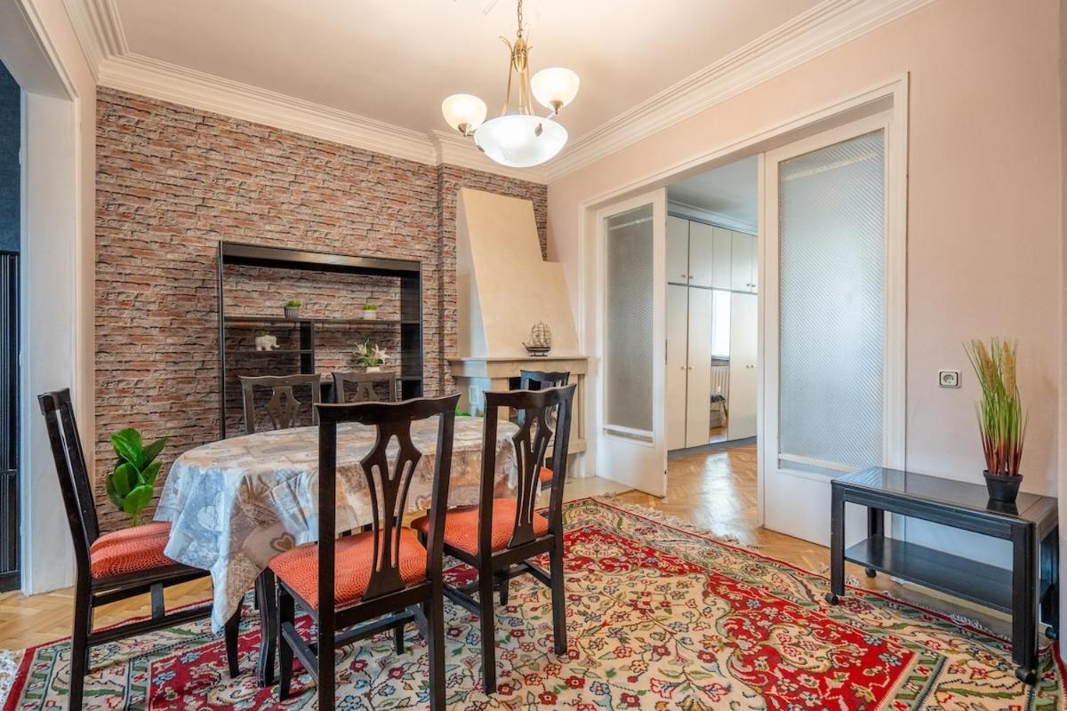 Διαμέρισμα Charming 2bdr Heart Of Main Street